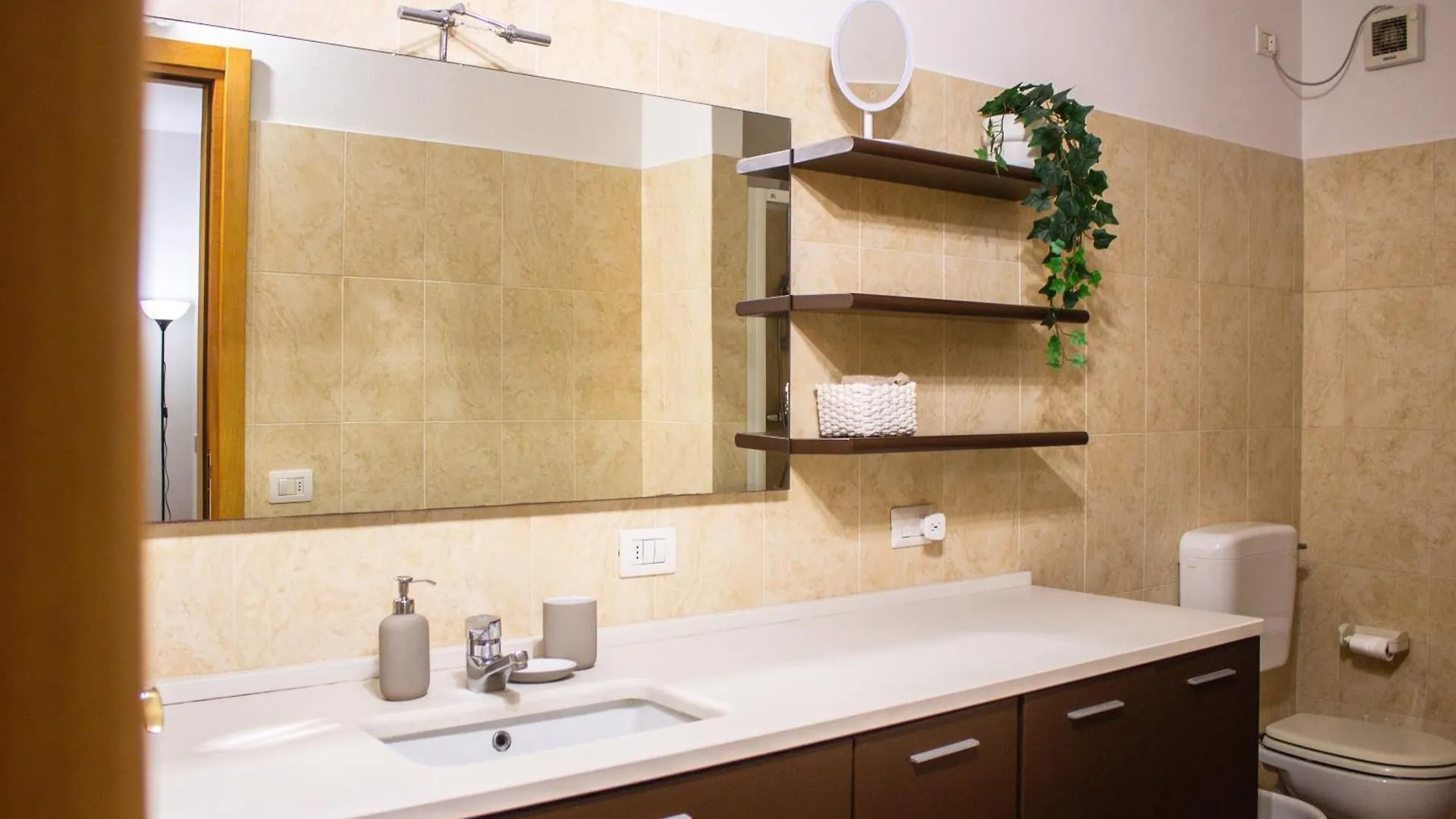 Urban Living - Navigli Bocconi Apartment Milan