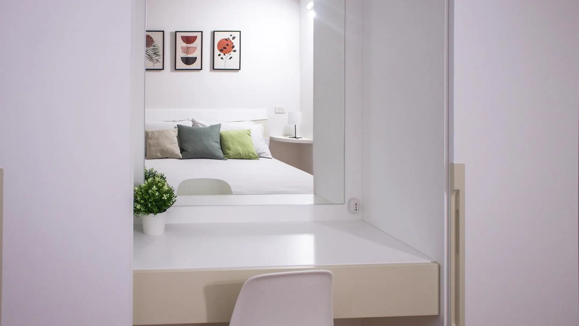 Urban Living - Navigli Bocconi Apartment Milan
