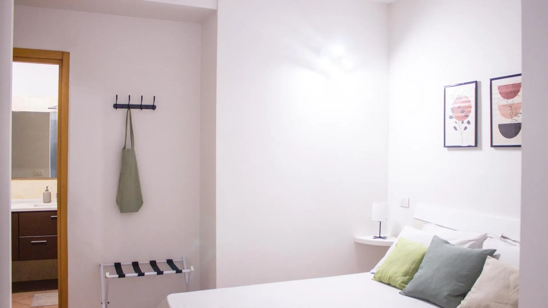Urban Living - Navigli Bocconi Apartment Milan